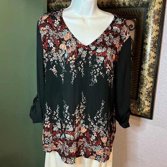 Adorable Maurices Pullover Black Floral Long Sleeve/V-Neck Top Sz M - Picture 1 of 10